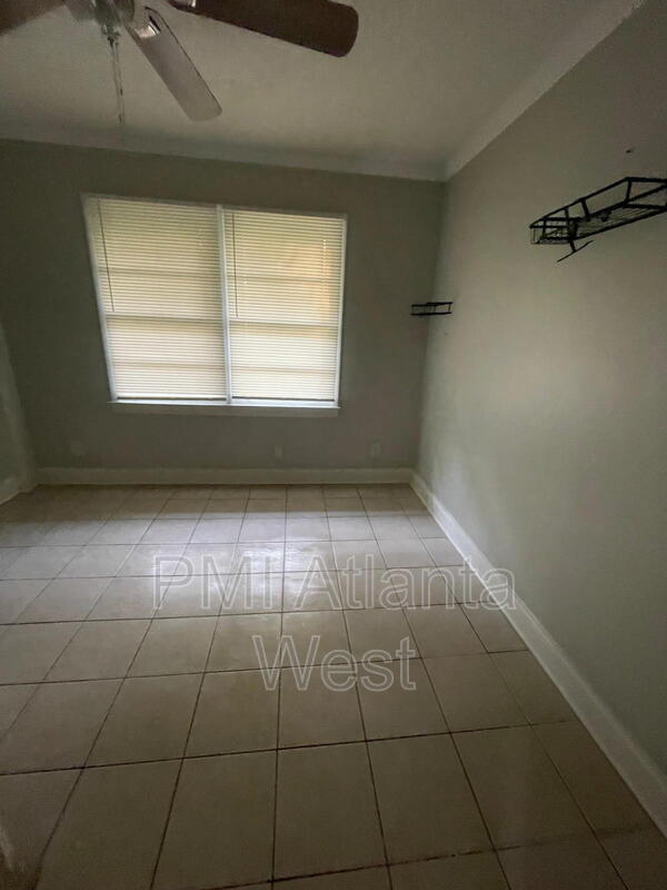 Building Photo - 1715 Highland Pl
