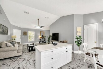 Building Photo - 242 Blue Jay Way