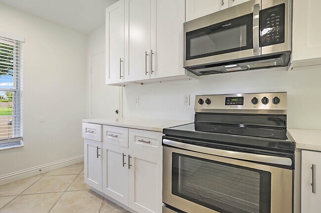 Foto del edificio - 5241 Breadfruit Cir