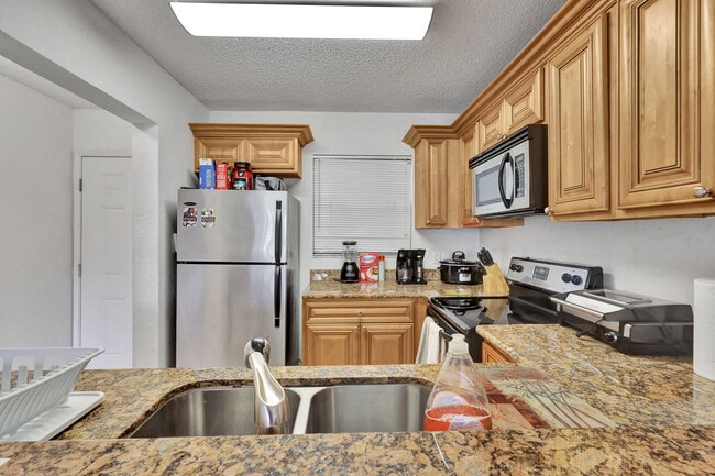 Building Photo - 1495 Lake Crystal Dr