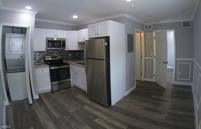 Foto del edificio - 1 br, 1 bath  - 320 W Waters Ave Ste B