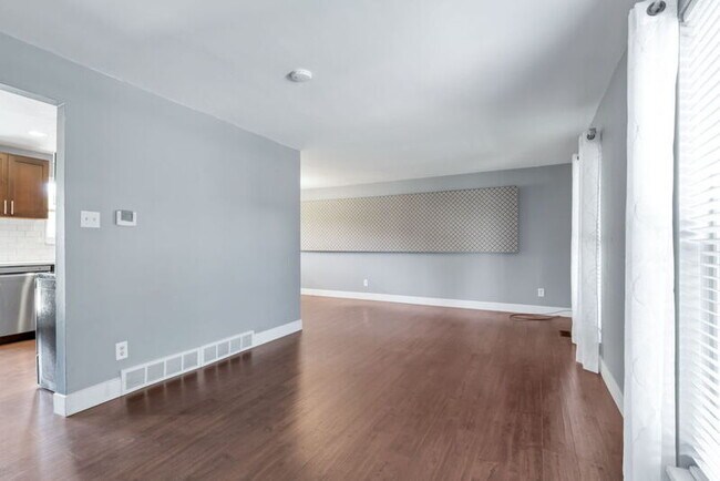 Foto del edificio - 5851 W 111th Pl