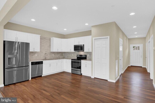 Building Photo - 1708 Shady Ln