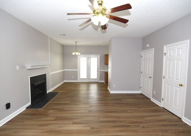 Foto del edificio - 3712 Cliffridge Dr