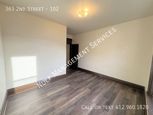 Building Photo - Eligible for Section 8: 3 Bed, 1 Bath Apar...