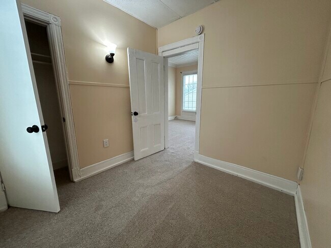 Foto del edificio - 14 McElwain Ave