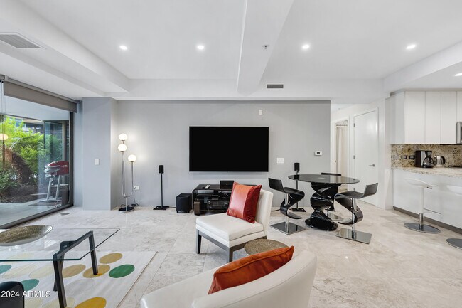 Building Photo - 7121 E Rancho Vista Dr