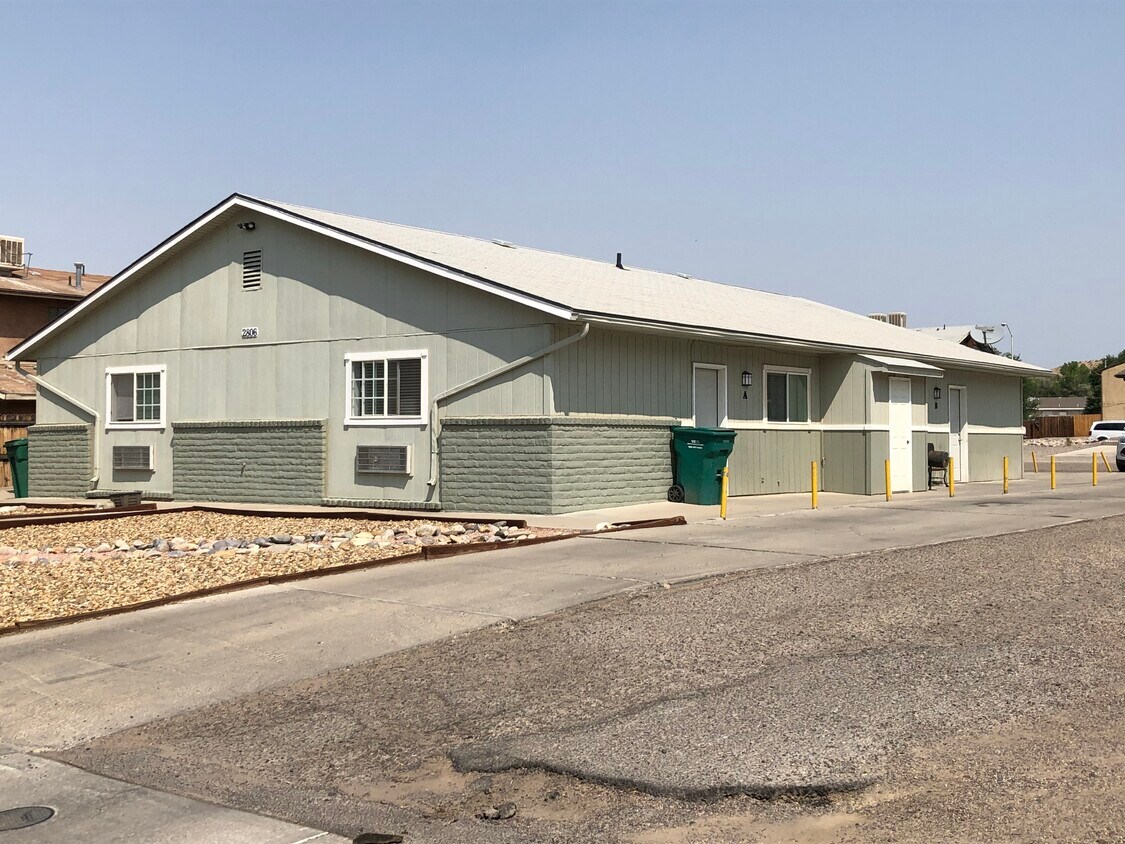 Primary Photo - 2806 La Habra St