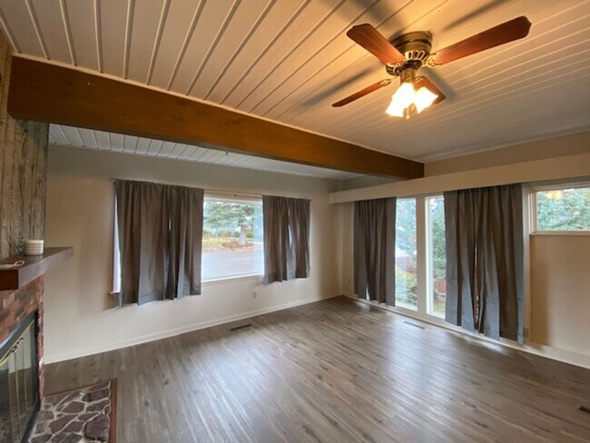 Building Photo - 708 Park Ave