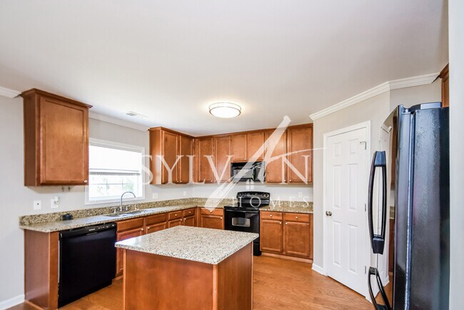 Building Photo - Sweet 3BR, 2.5BA home ready for new reside...
