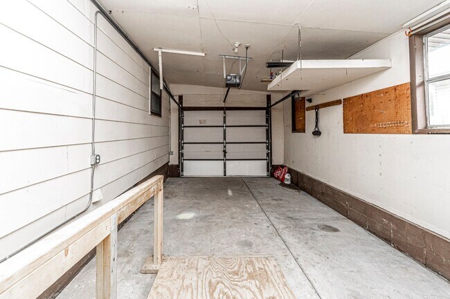 Foto del edificio - Please View 3D Virtual Walk-Through Before Scheduling a Showing