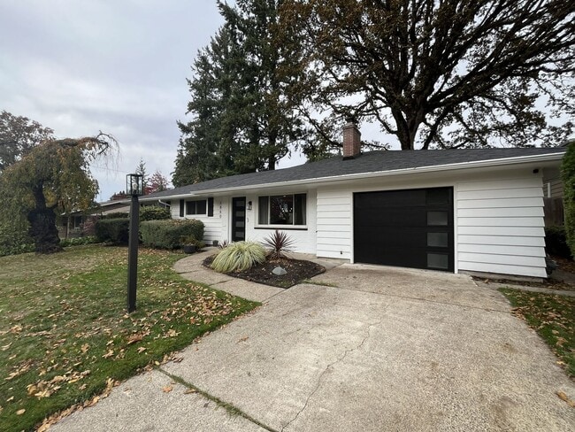 Building Photo - Charming Single-Level 3-Bedroom Home with ...