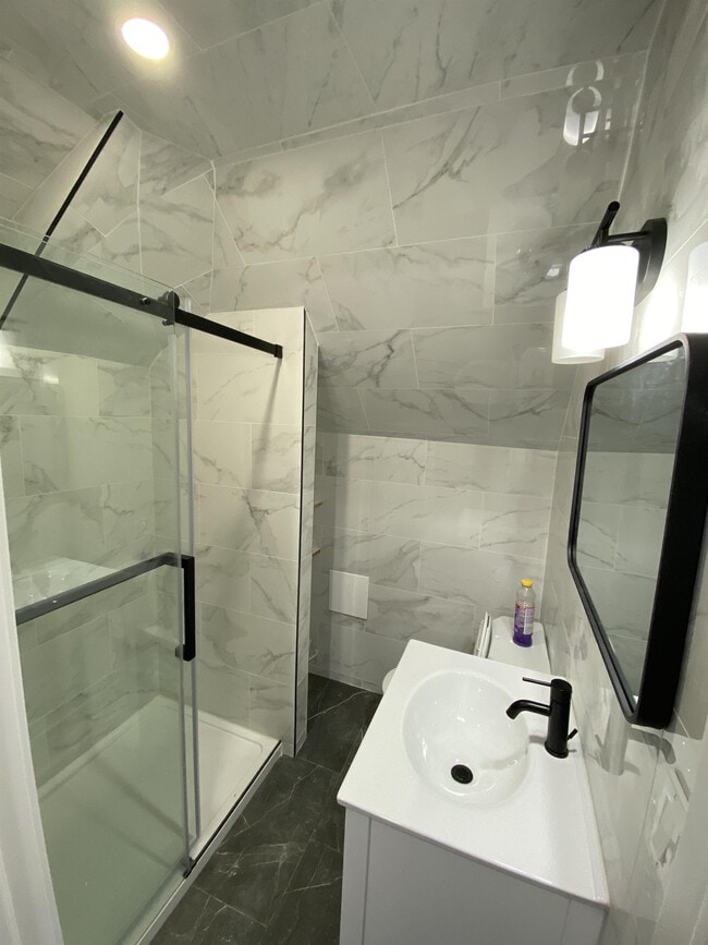 Building Photo - 129 Emerald St S