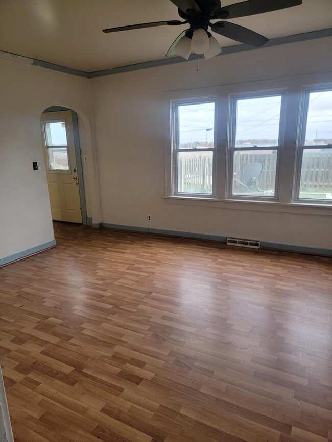 Building Photo - 8323 US-41