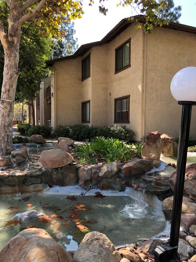 Foto del edificio - 10232 Black Mountain Rd