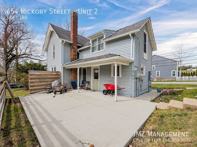 Building Photo - 654 Hickory St