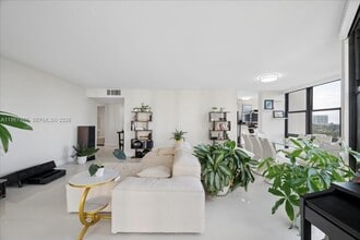 Building Photo - 1915 Brickell Ave