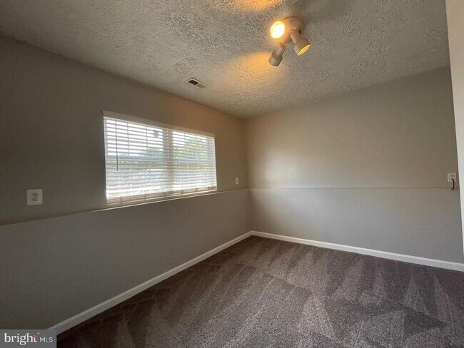 Building Photo - 7219 Ford Hollow Dr