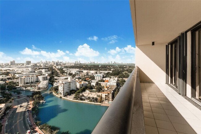 Foto del edificio - 2555 Collins Ave
