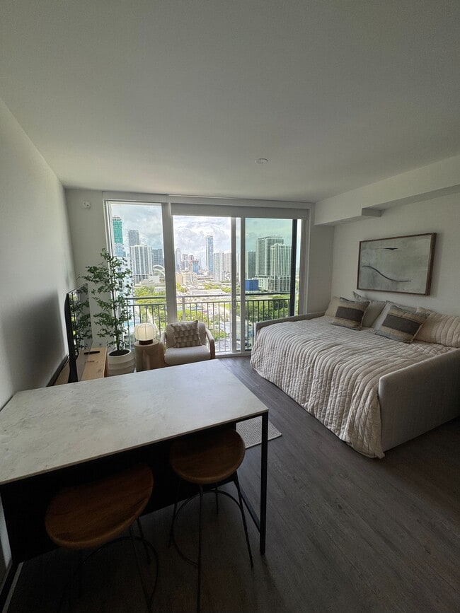 Foto del edificio - 132 NE 22nd St