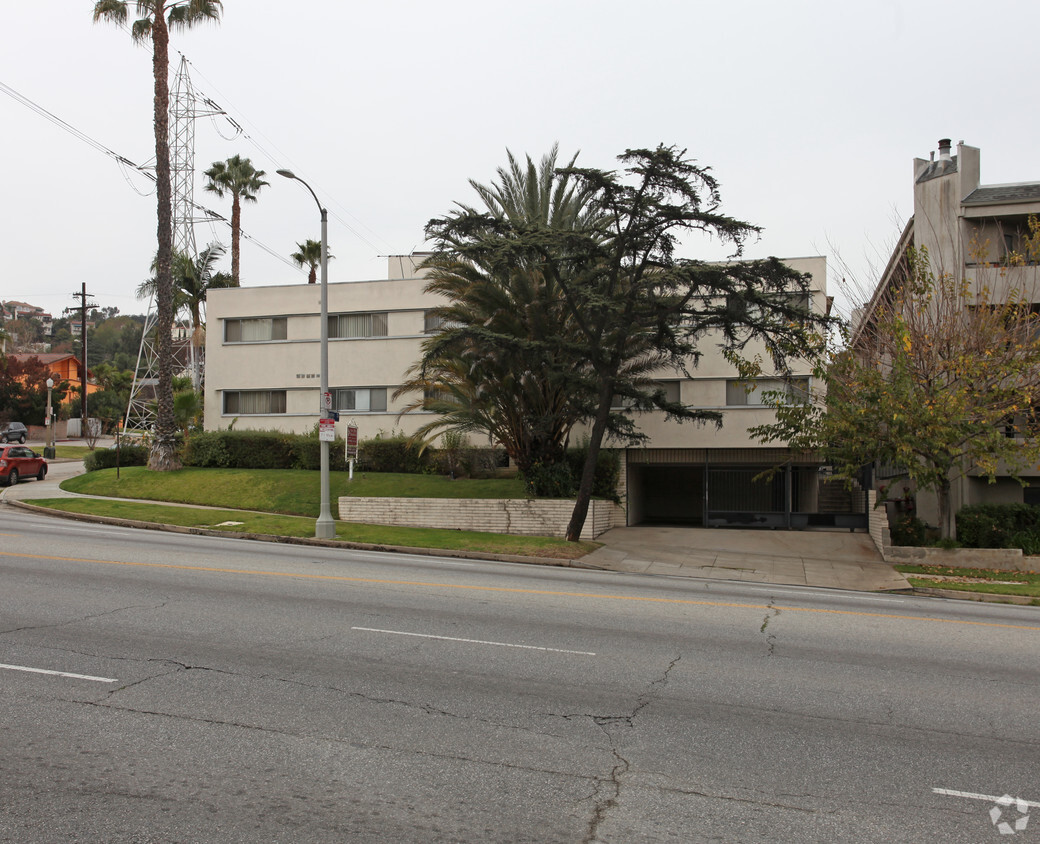 Foto del edificio - 3400 Huxley St