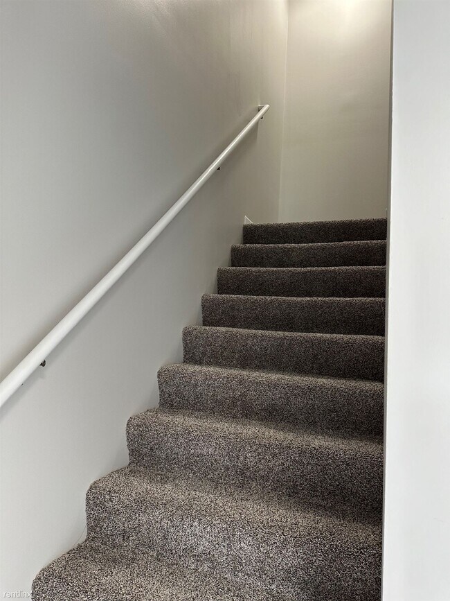Foto del edificio - 3 br, 2.5 bath Duplex - 420 W Oak St 420 W...