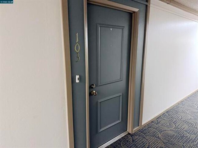 Foto del edificio - Great commute location close to downtown W...