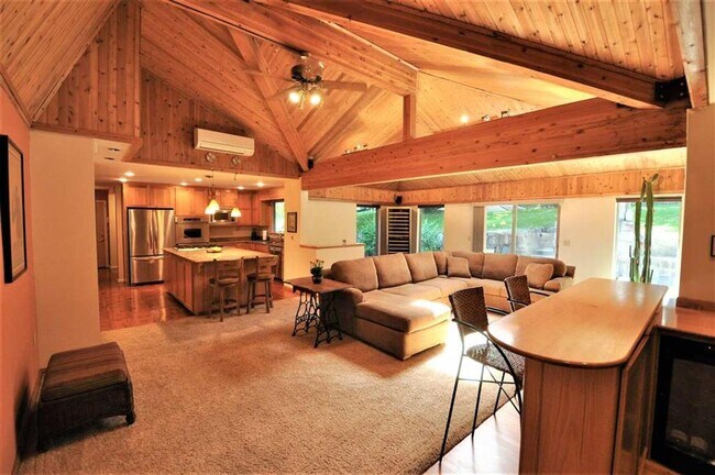 Foto del edificio - **COMING SOON**Stunning Mid Century Rancher