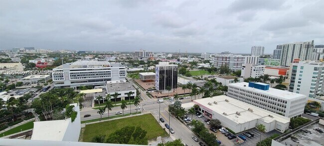 Building Photo - 2020 N Bayshore Dr