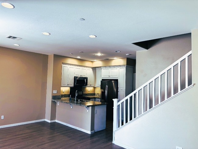 Building Photo - 44005 Arcadia Ct