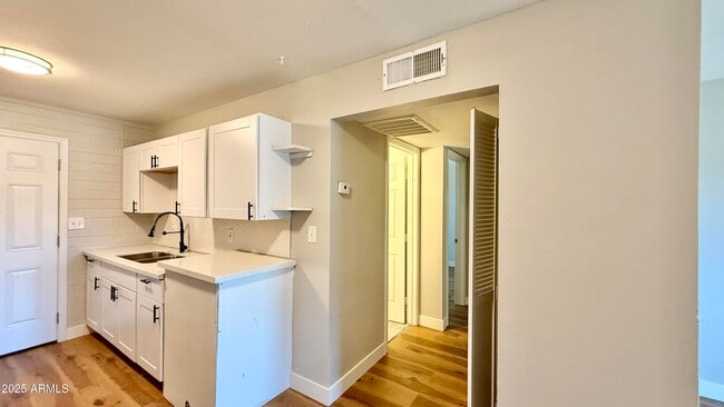 Foto del edificio - 6044 N 21st Ave