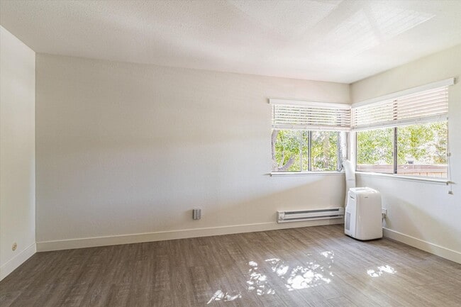 Building Photo - Renovated Two-Bedroom Two-Bathroom Condo