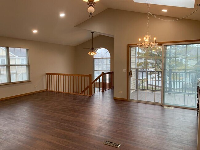Building Photo - 640 Le Parc Cir