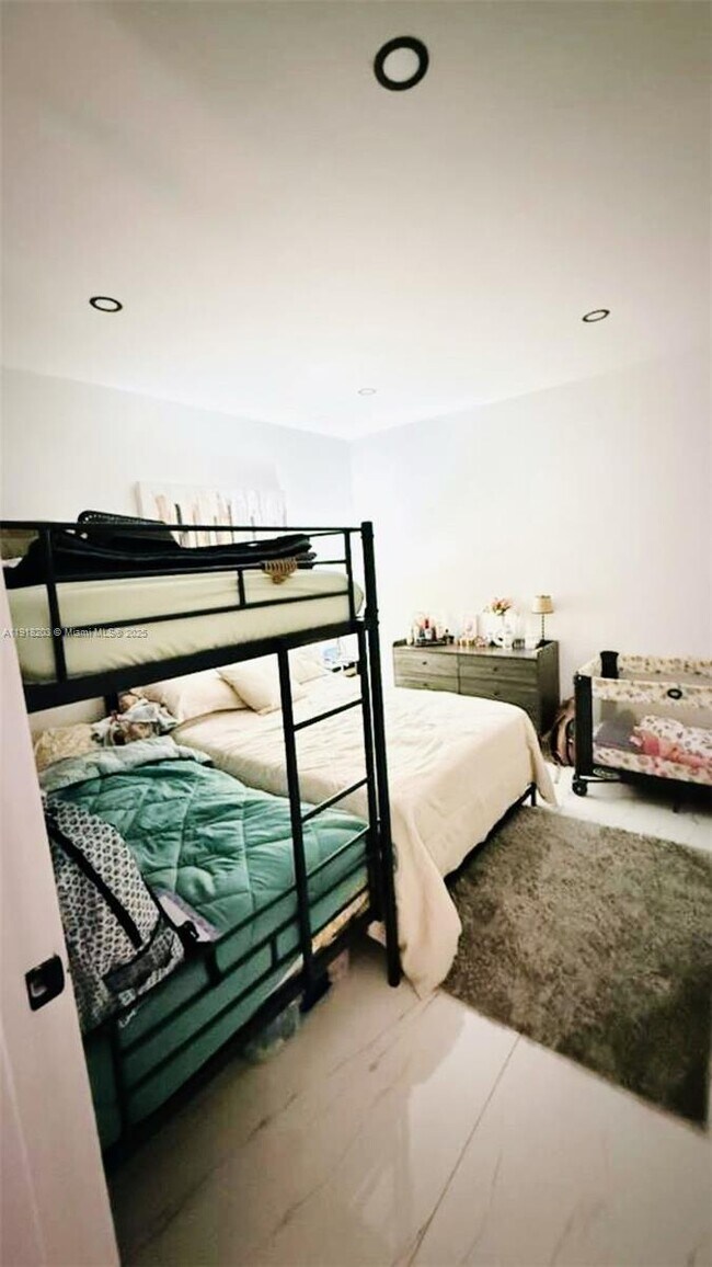 Foto del edificio - 72 NW 171st St