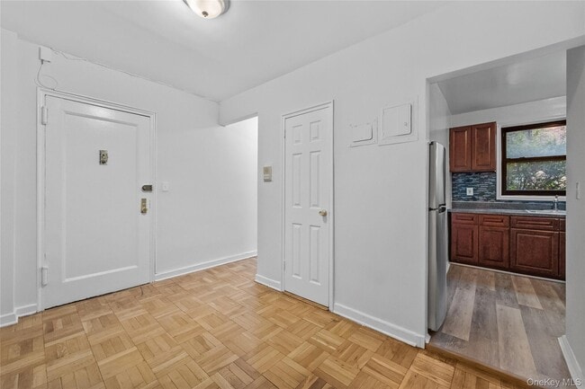Building Photo - 140 E Hartsdale Ave