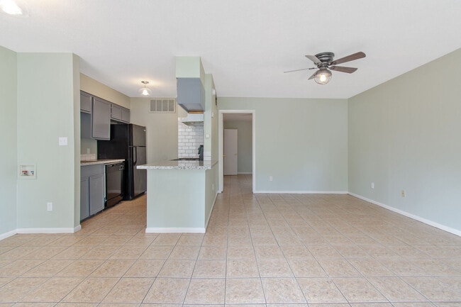 Building Photo - 705 Turner St