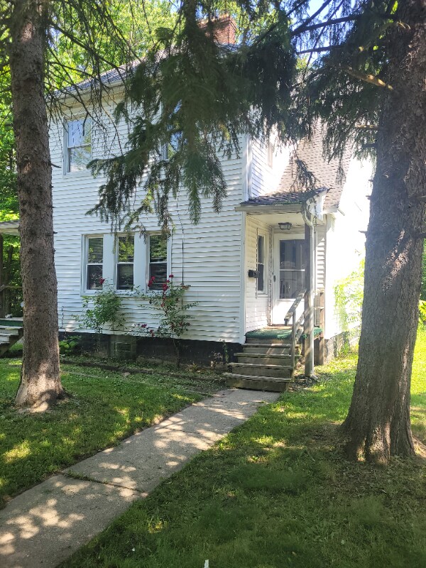 899 Stadelman Ave, Akron, OH 44320 Apartment for Rent in Akron, OH