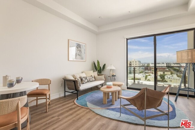 Foto del edificio - 10401 Washington Blvd