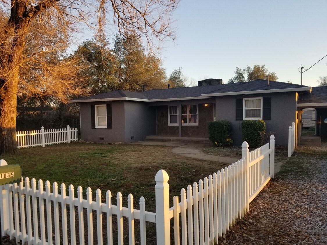 1035 Hawthorne Ave, Redding, CA 96002 House Rental in Redding, CA