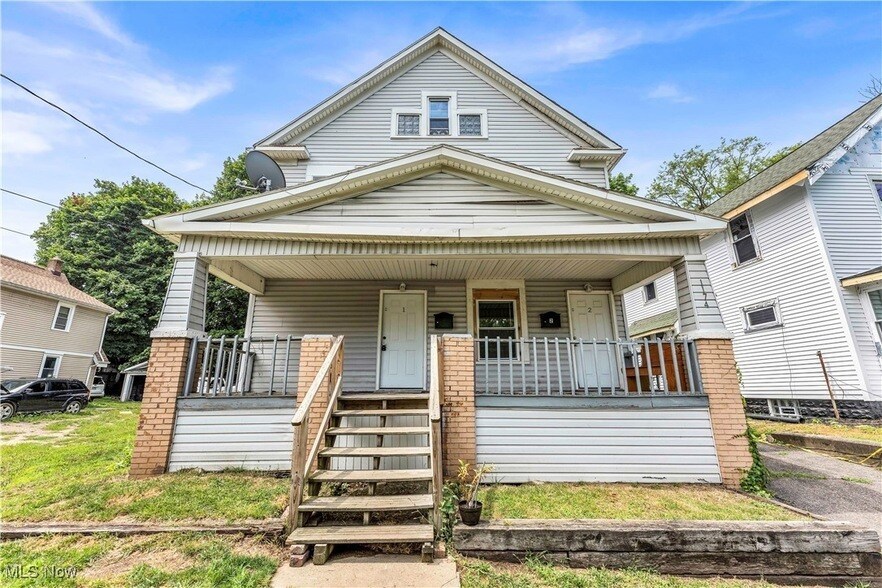 1174 La Croix Ave Akron, OH 44307 – photo 1