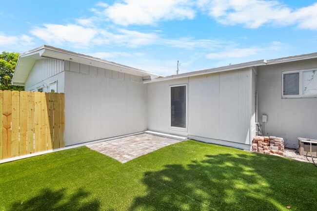 Building Photo - 10873 7th Ave Gulf