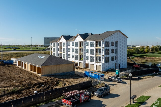 Five Fountains - Five Fountains Apartments