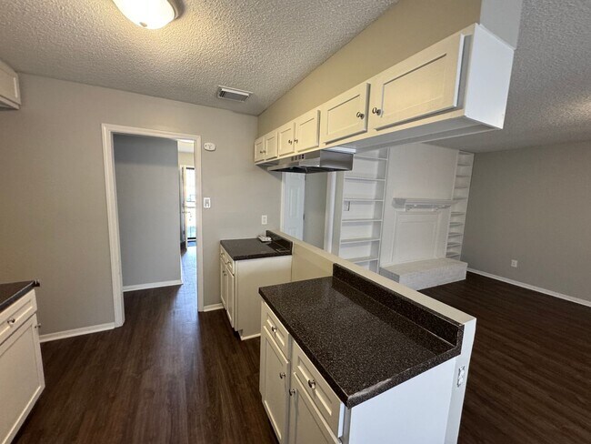 Building Photo - 5735 Ballenmoor Dr