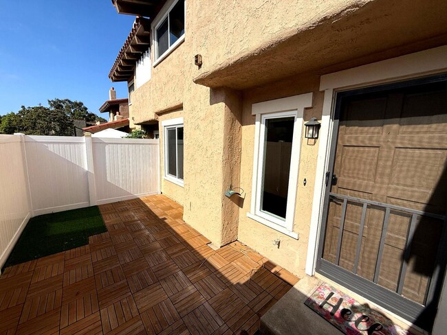 Building Photo - Beautiful 3 Bedroom 2.5 Bath