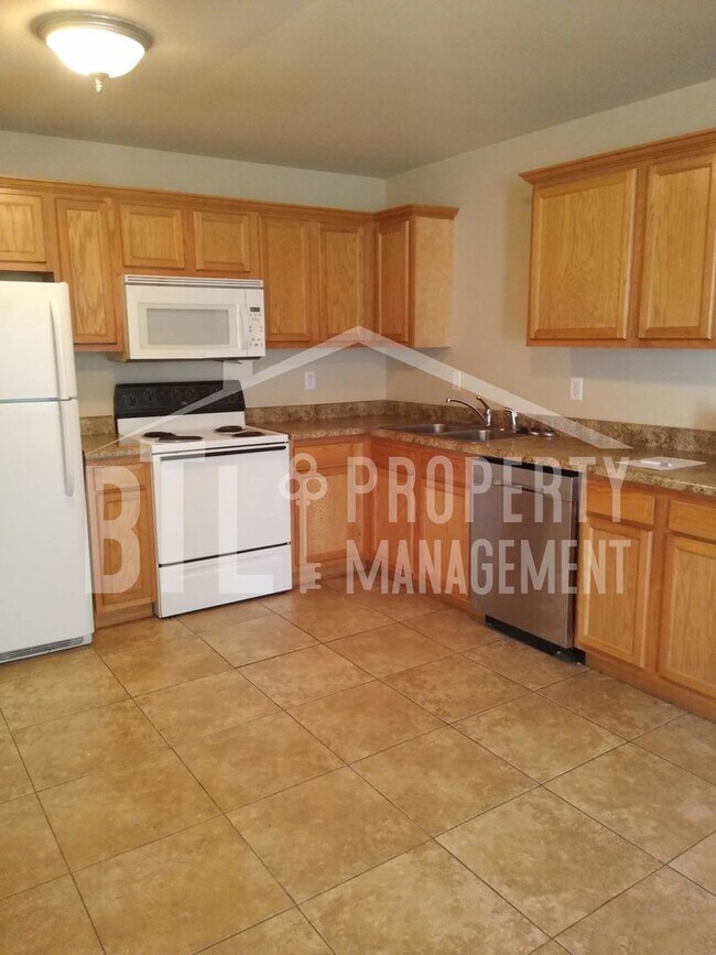 Foto del edificio - 3BR Duplex with 2-Car Garage in Forsyth