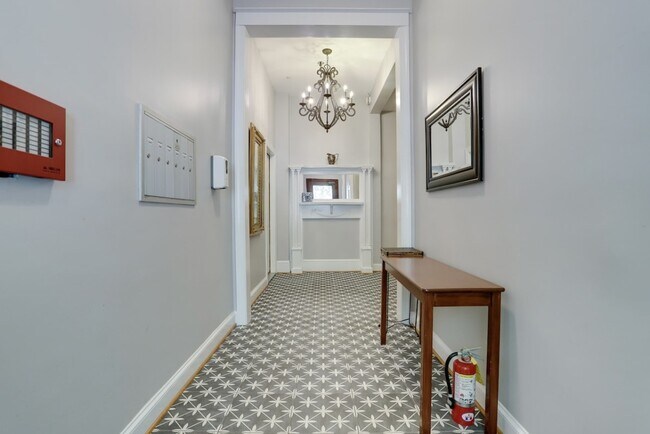 Building lobby - 1305 E Capitol St SE