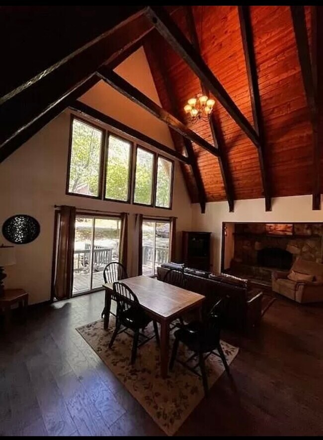 Foto del edificio - 680 Chalet Village Dr