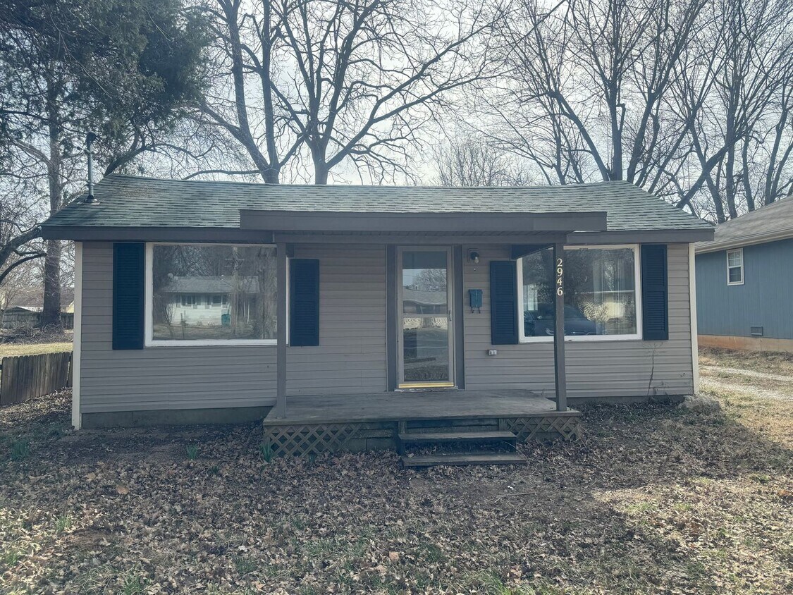 Primary Photo - Cute 2 bedroom 1 bath recently renovated home