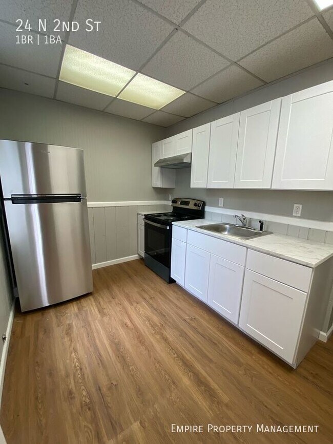 Building Photo - 1st Floor: 1 Bedroom / 1 Bathroom Apartmen...