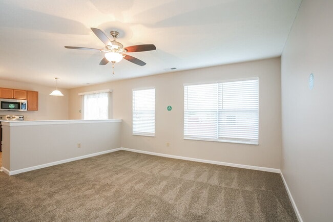 Building Photo - 2208 Rossington Ln